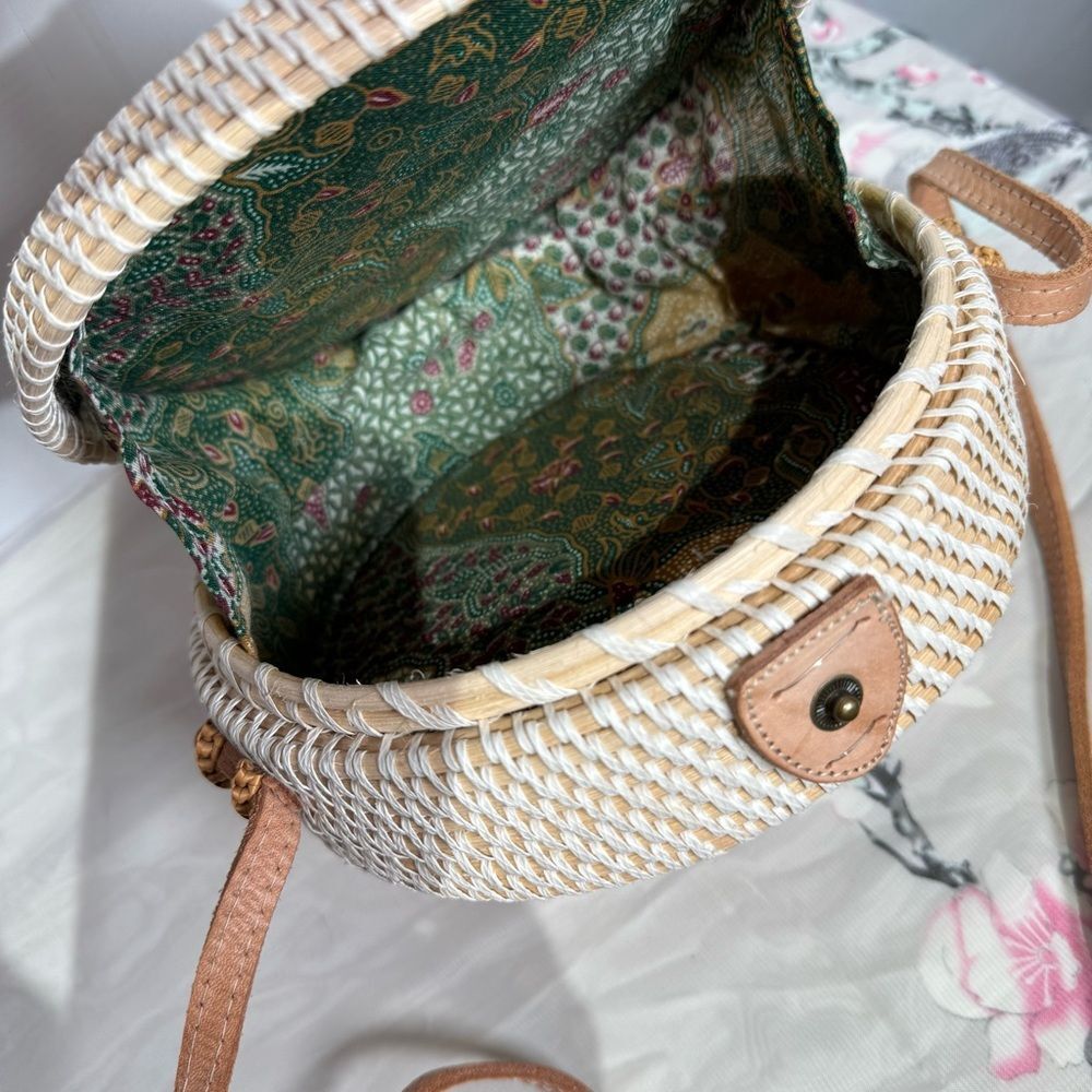 WOVEN RATTAN DETAIL ROUND CROSSBODY BAG W/LEATHER ACCENT - Picture 5 of 7